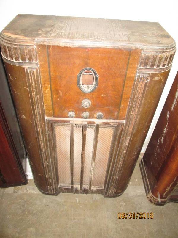 lot 126 image: Vintage Console Radio, Philco 650, ...