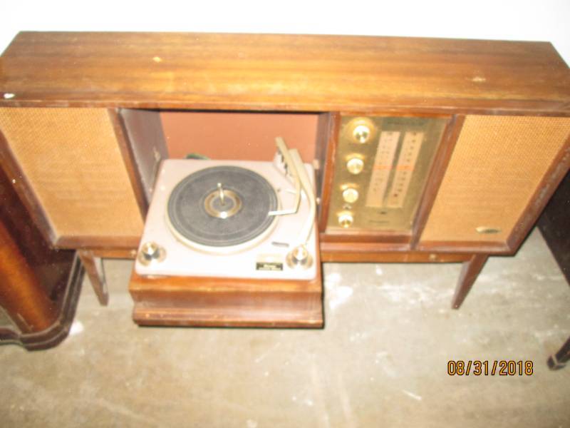 lot 128 image: Philco M1620-124...
