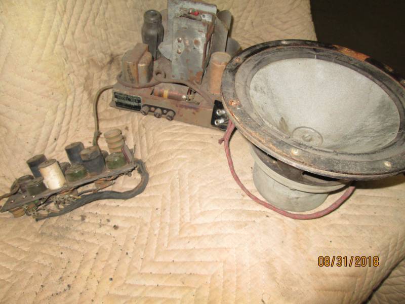 lot 144 image: Misc. radio parts and speaker...