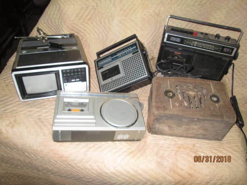 lot 147 image: Misc. Radios...