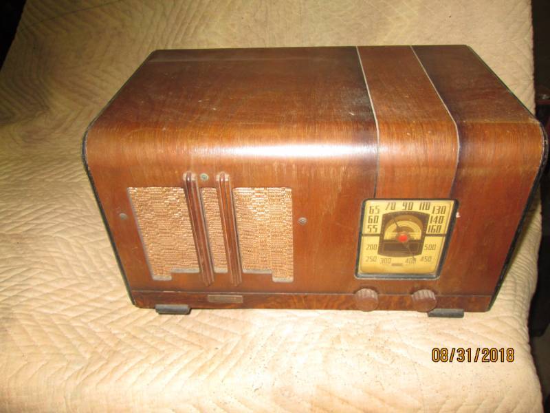 lot 149 image: Vintage Musicaire 142T, 4 tube chas...