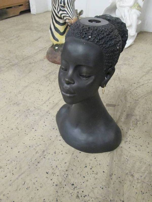 lot 13 image: Sister Dcor- no glass top...