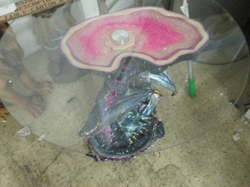 lot 16 image: Dragon Table -damaged...