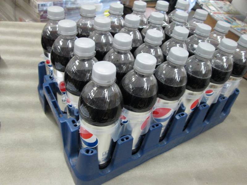 lot 40 image: Case of 24 - 16.9 oz( 0.5 liter) Bo...