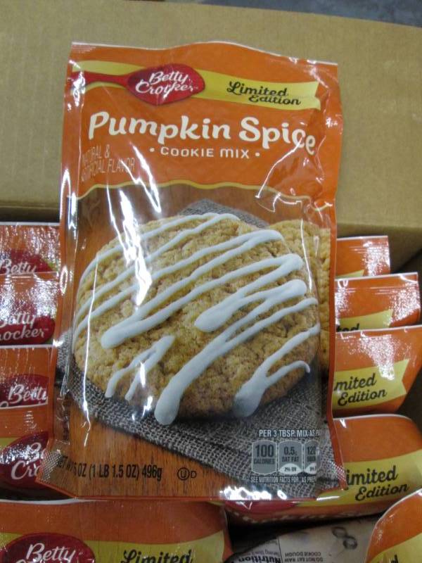 lot 54 image: Case of Betty Crocker 12-17.5oz Pum...