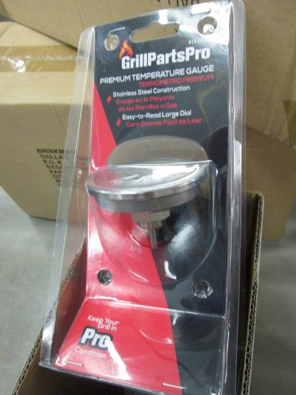 lot 64 image: Case of 6 Grill Parts Pro Brinkmann...