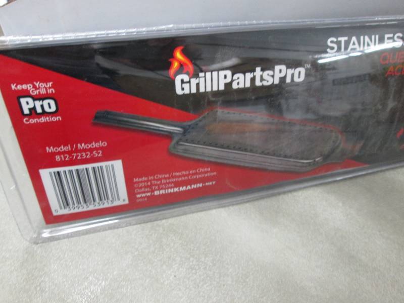 lot 73 image: Case of 6 Grill Parts Pro Brinkmann...