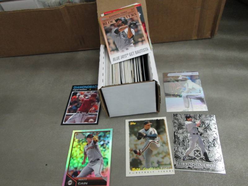 lot 124 image: 100 Baseball Insert Cards...