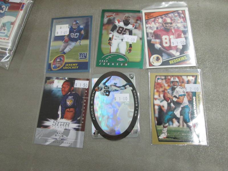 lot 127 image: Lot of Football Cards...
