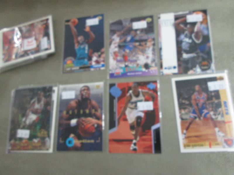 lot 131 image: 25 Basketball Star Cards...
