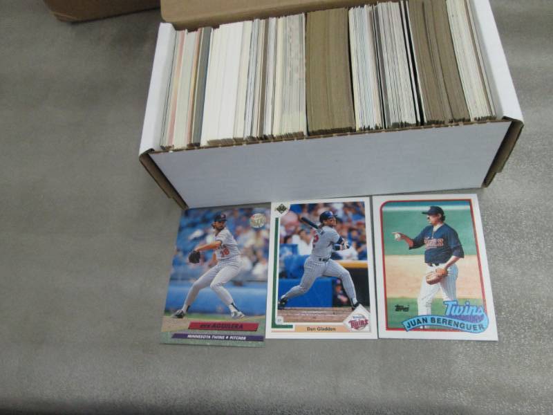 lot 190 image: Box of Minnesota Twins Cards...
