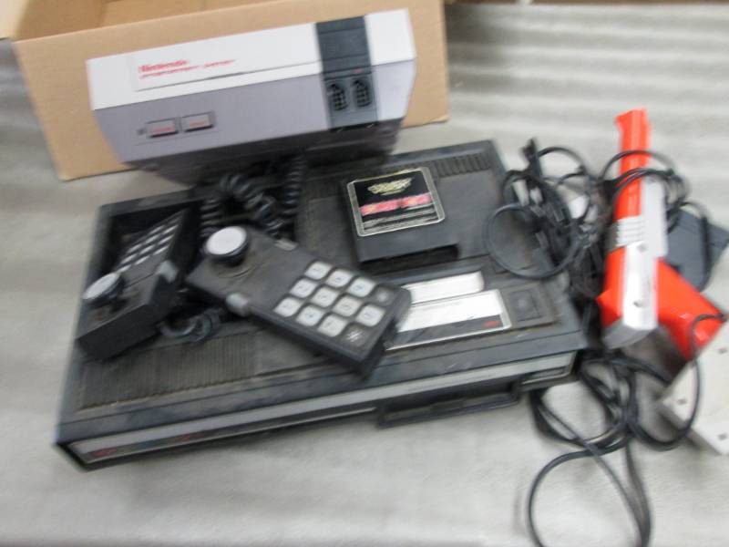 lot 201 image: Vintage Nintendo Entertainment Syst...