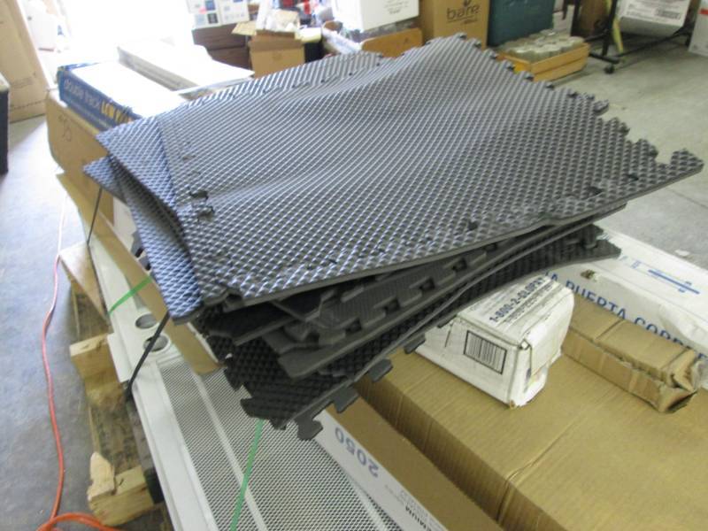 lot 236 image: 3 Open Pkg Traffic Master BlackGra...