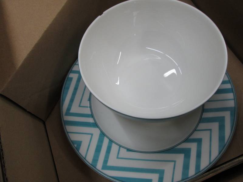 lot 268 image: Stove Guard, Electric Kettle, Red, ...