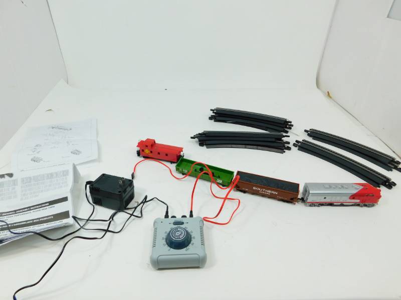 lot 44 image: HO E-Z Track & train Set---Item # 00620