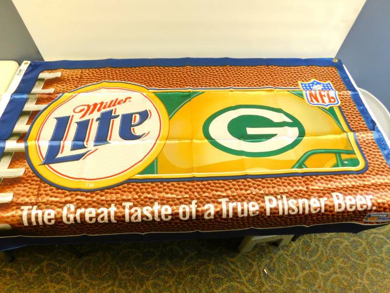 lot 71 image: Miller Liite NFL Banner
