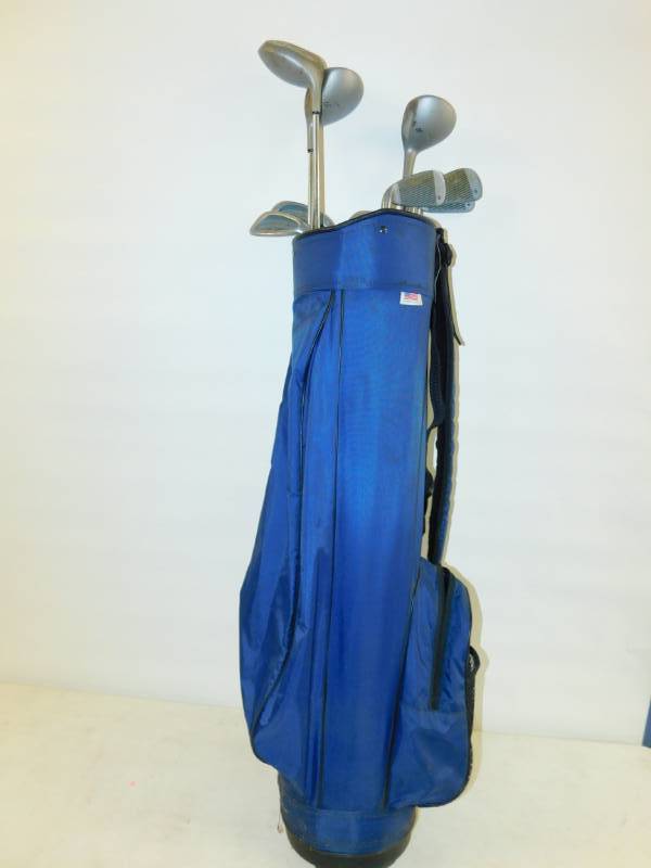 lot 77 image: Blue Korek Cadabag With Golf Clubs In It