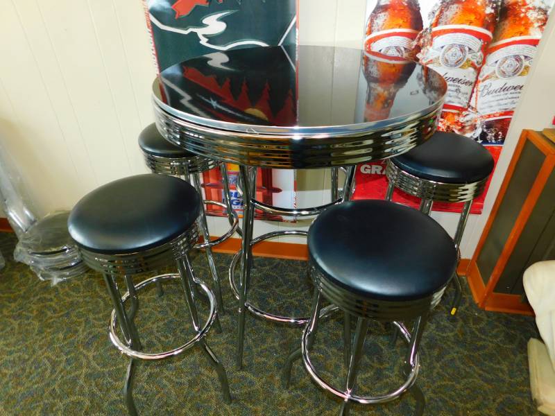 lot 83 image: Retro Nostalgic Fiftys Fountain Style Black & Chrome Finished Table & Four Matching  Stools