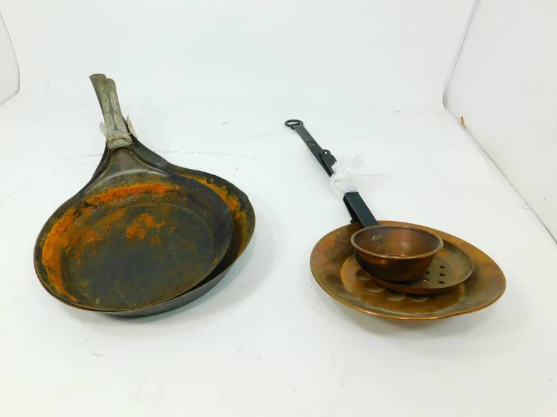 lot 125 image: Five Vintage Pans