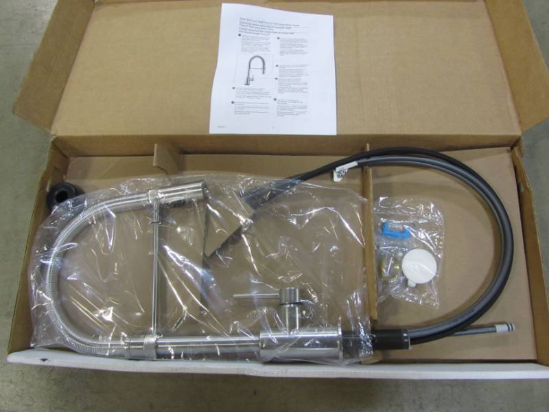lot 117 image: DELTA TRINSIC SINGLE-HANDLE PULL-DOWN SPRAYER KITCHEN FAUCET