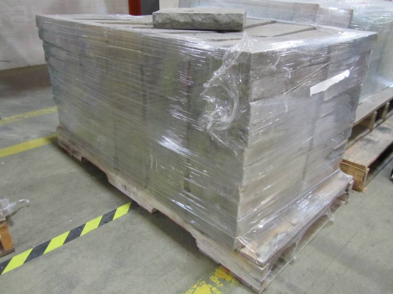 lot 91 image: PALLET OF CONCRETE PAVERSRETAINING WALL STONE