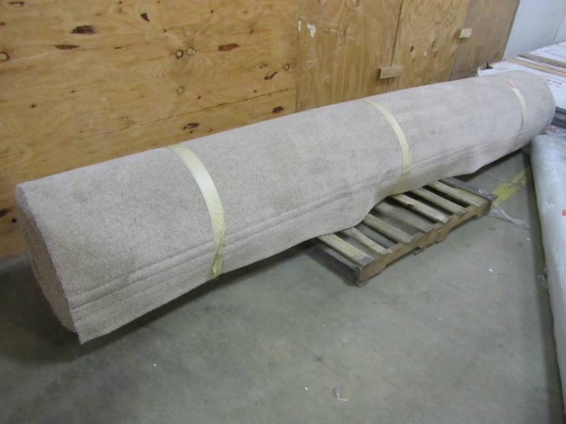 lot 161 image: LARGE ROLL OF CARPET - SPECKLED BEIGE