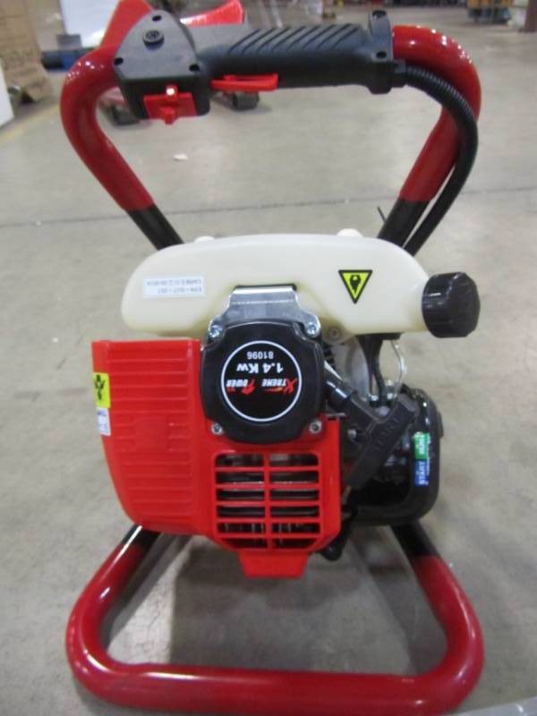 lot 76 image: POST HOLE DIGGER ENGINE HEAD