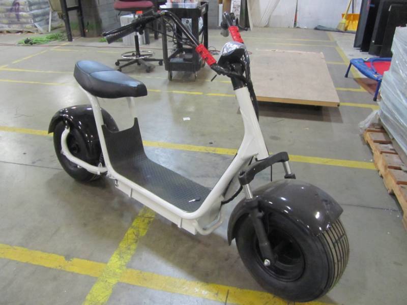 lot 54 image: FAT BOY STYLE HARLEY ELECTRIC SCOOTER