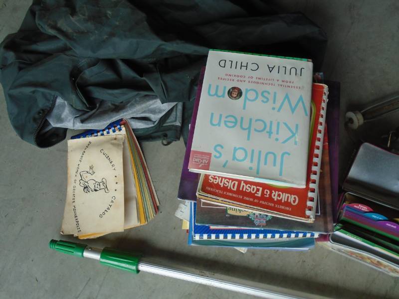 lot 27 image: Household Items