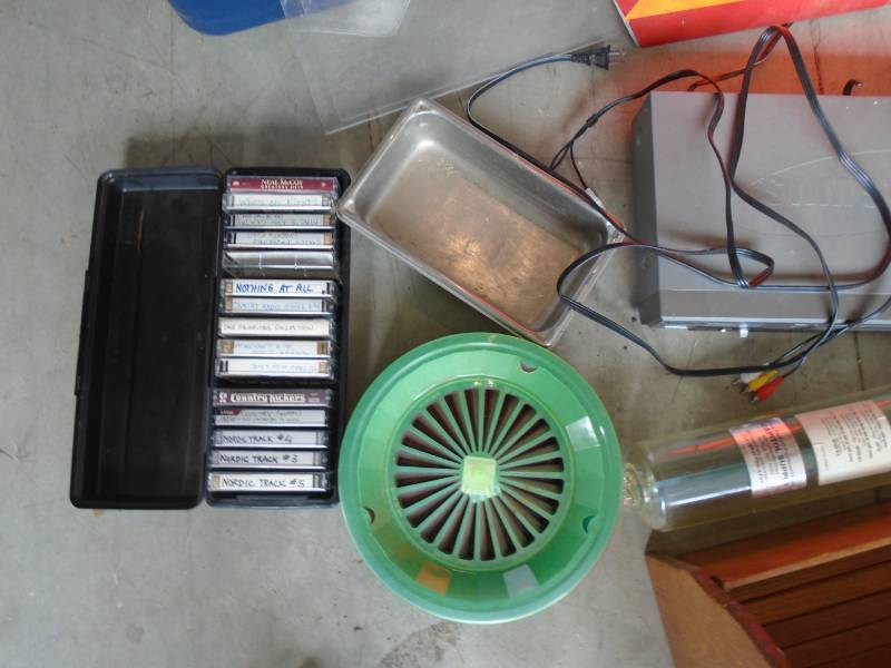 lot 28 image: Assorted Items