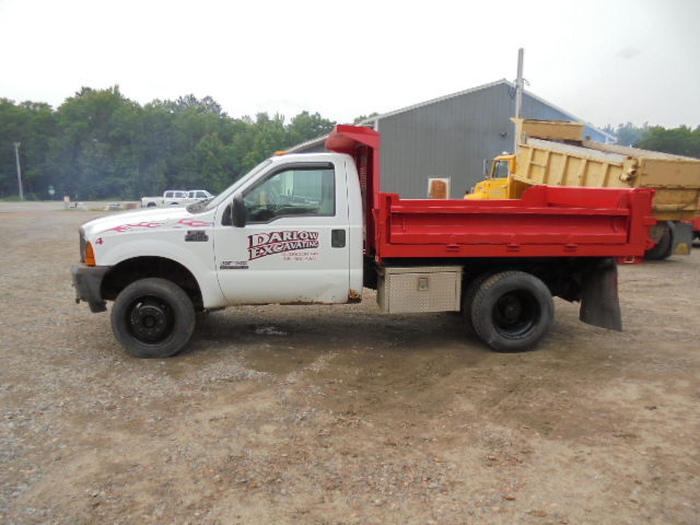 lot 1 image: 2001 Ford F450 XL Super Duty