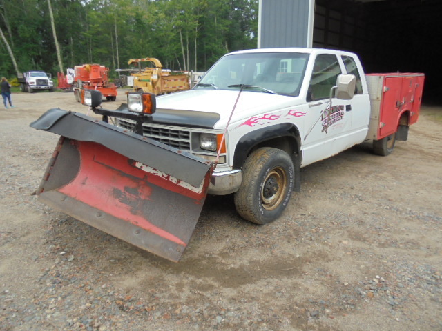 lot 3 image: 1993 Chevrolet 2500 with Boss Snow Plow