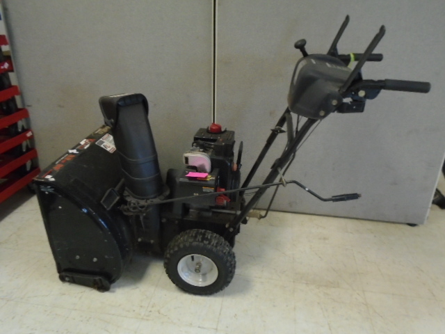 lot 15 image: Snow Blower