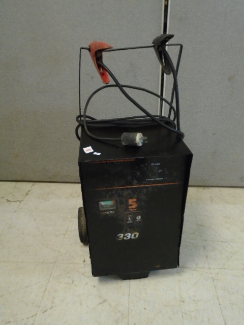 lot 18 image: Battery Charger