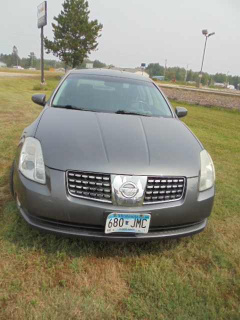 lot 3 image: 2005 Nissan Maxima