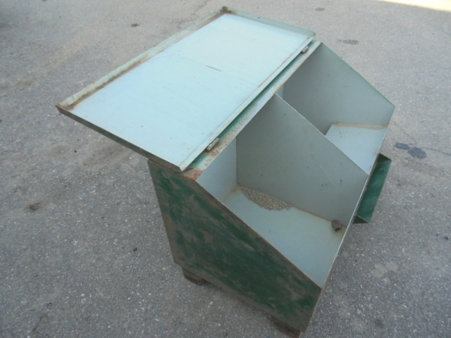 lot 9 image: Floor Dry Container