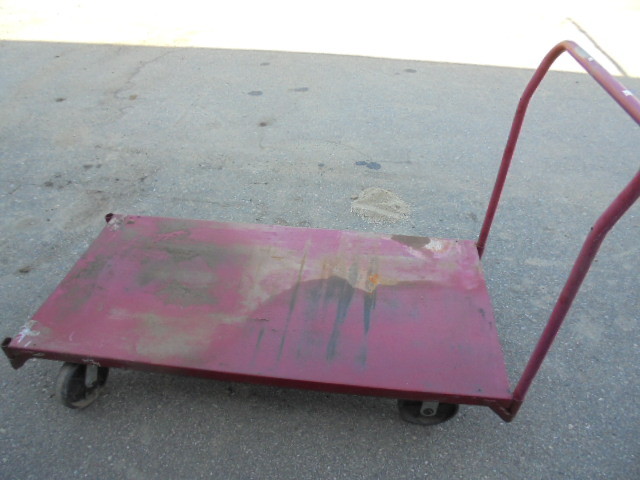 lot 8 image: Rolling Cart