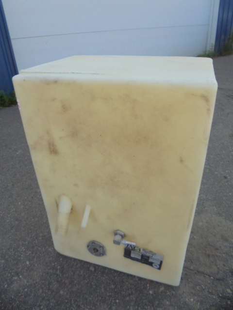 lot 39 image: Boat Fuel Tank