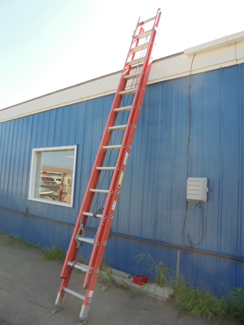 lot 29 image: Extension Ladder