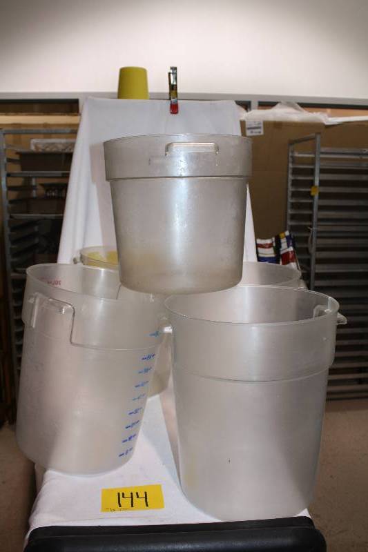 5 Platic Buckets