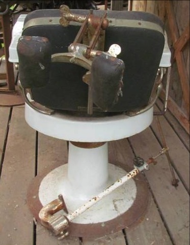 lot 2 image: barber chair