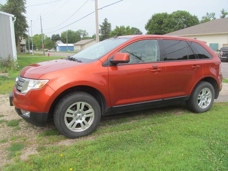 lot 1 image: Ford Edge
