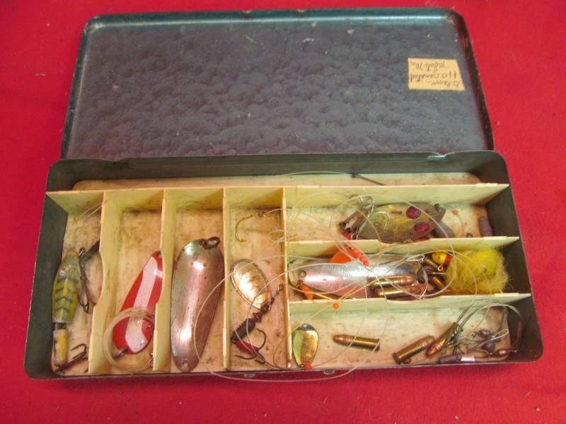 lot 26 image: vintage tackle box