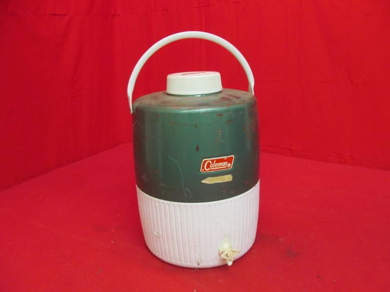 lot 35 image: vintage Coleman water cooler