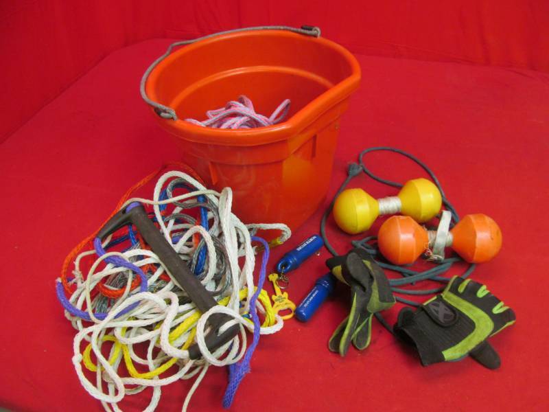 lot 36 image: Dura bilt bucket, ski tow ropes,bouys
