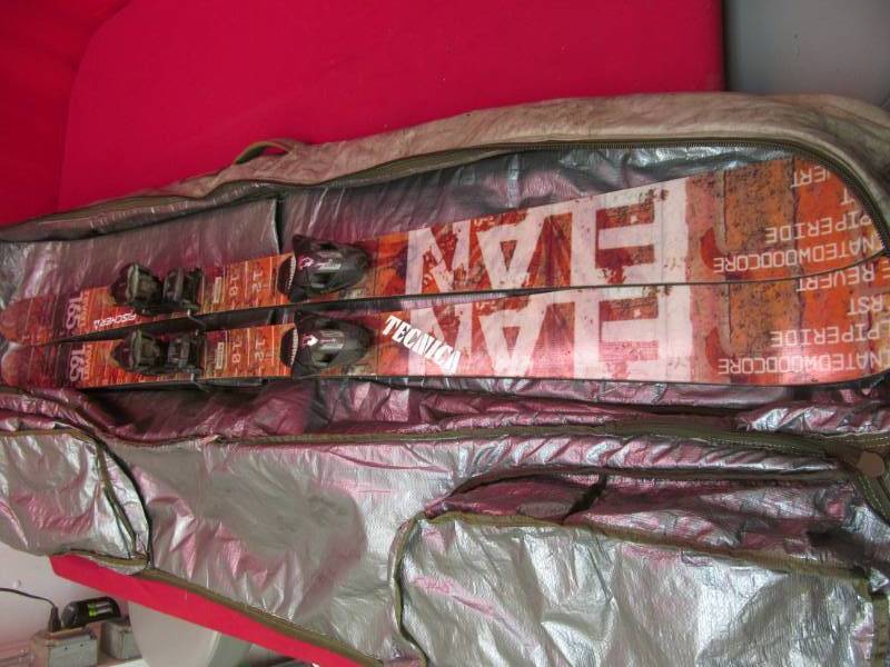 lot 46 image: Dakine case ,Elan Tecnica skis