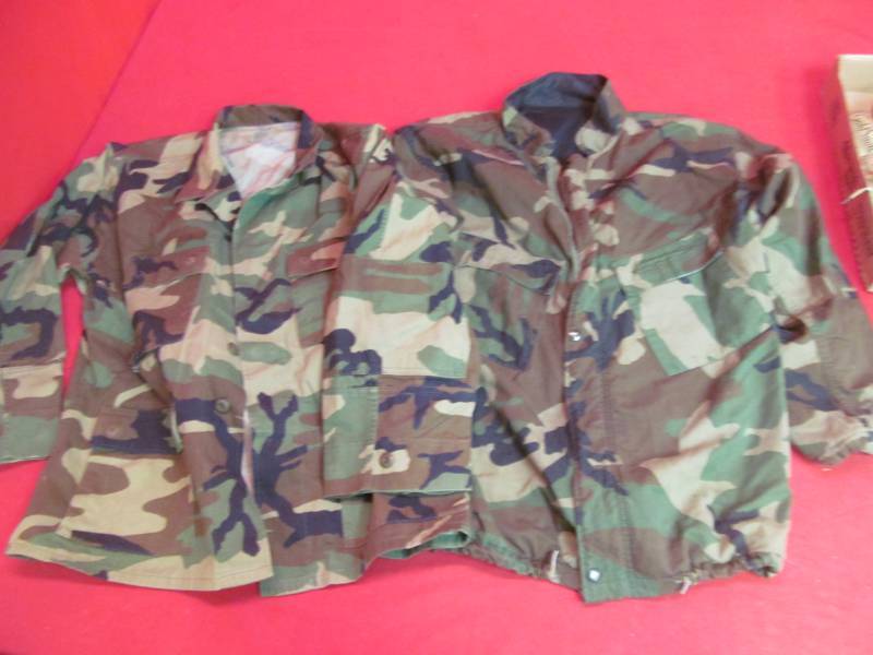 lot 78 image: Military camo coats