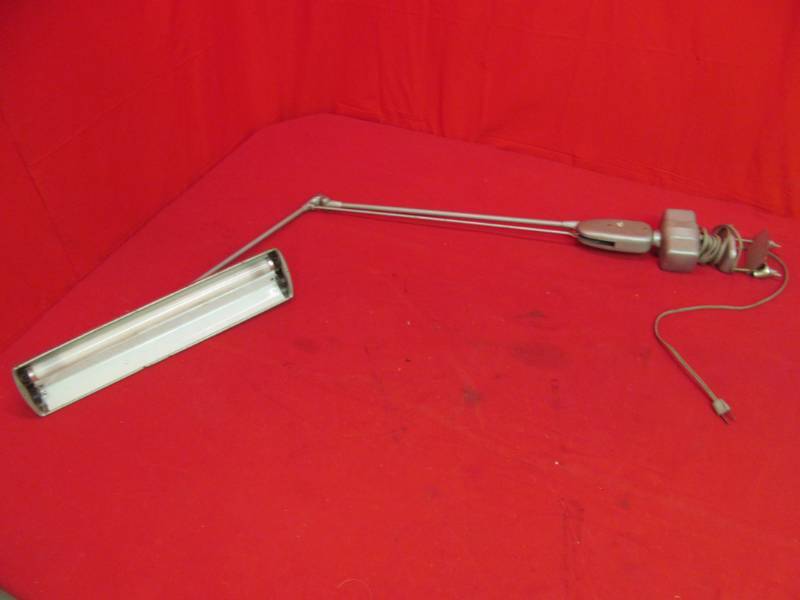 lot 89 image: vintage lamp