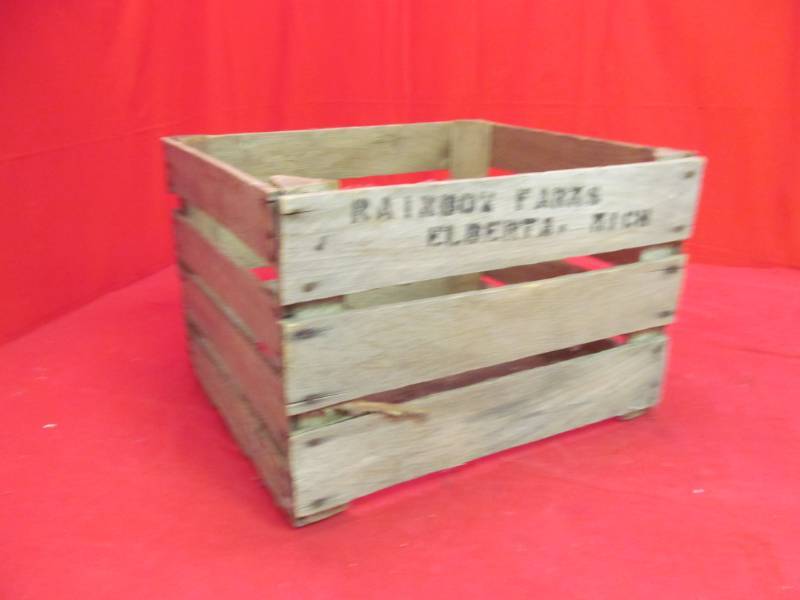 lot 91 image: vintage Rainbow Farms wood crate