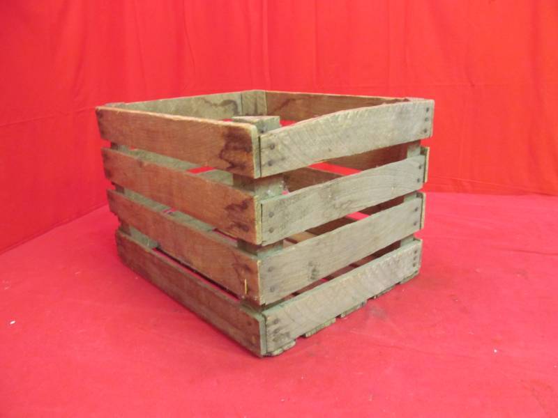 lot 92 image: vintage wood crate